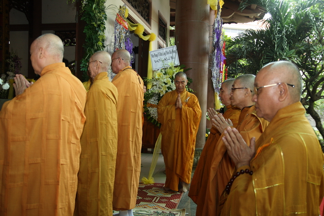Chùm ảnh: Các đoàn viếng tang lễ HT. Thích Minh Châu - Sáng 04/09/2012