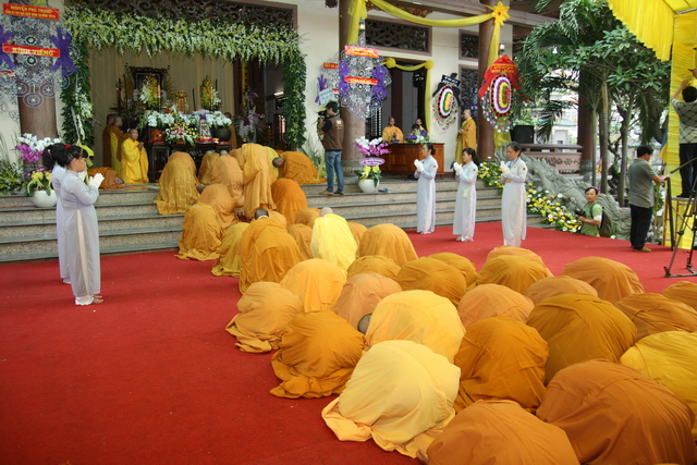 Chùm ảnh: Các đoàn viếng tang lễ HT. Thích Minh Châu - Sáng 04/09/2012