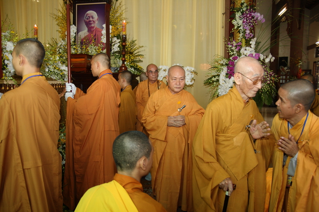 Chùm ảnh: Các đoàn viếng tang lễ HT. Thích Minh Châu - Sáng 04/09/2012