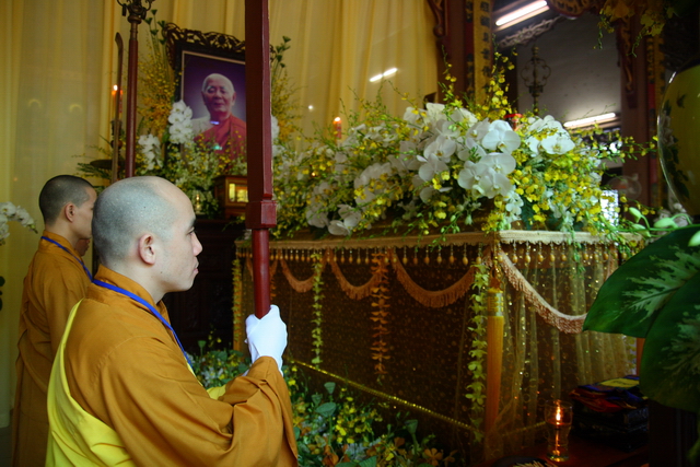 Chùm ảnh: Các đoàn viếng tang lễ HT. Thích Minh Châu - Sáng 04/09/2012