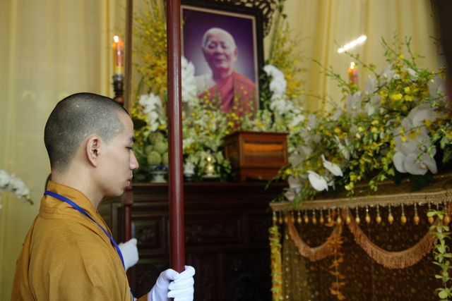 Chùm ảnh: Các đoàn viếng tang lễ HT. Thích Minh Châu - Sáng 04/09/2012