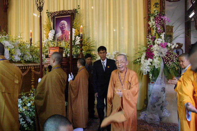 Chùm ảnh: Các đoàn viếng tang lễ HT. Thích Minh Châu - Sáng 04/09/2012