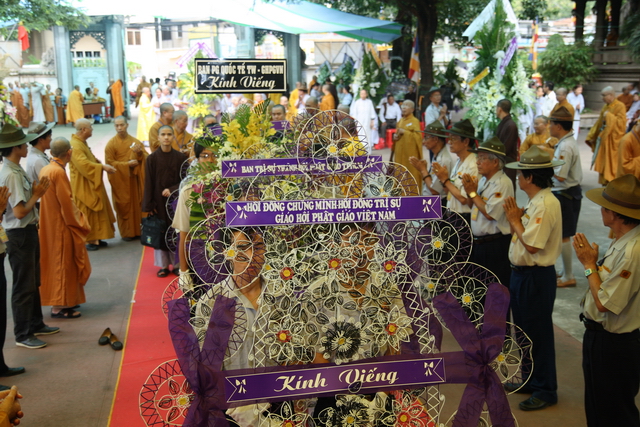 Chùm ảnh: Các đoàn viếng tang lễ HT. Thích Minh Châu - Sáng 04/09/2012
