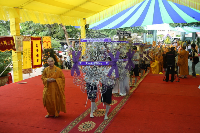 Chùm ảnh: Các đoàn viếng tang lễ HT. Thích Minh Châu - Sáng 04/09/2012