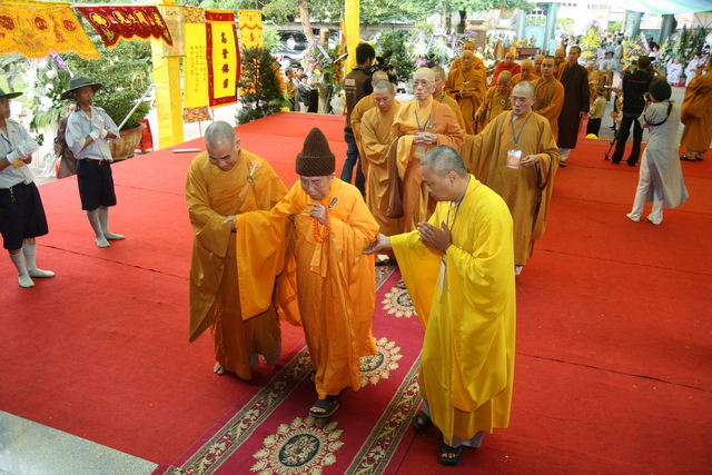 Chùm ảnh: Các đoàn viếng tang lễ HT. Thích Minh Châu - Sáng 04/09/2012