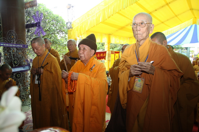 Chùm ảnh: Các đoàn viếng tang lễ HT. Thích Minh Châu - Sáng 04/09/2012