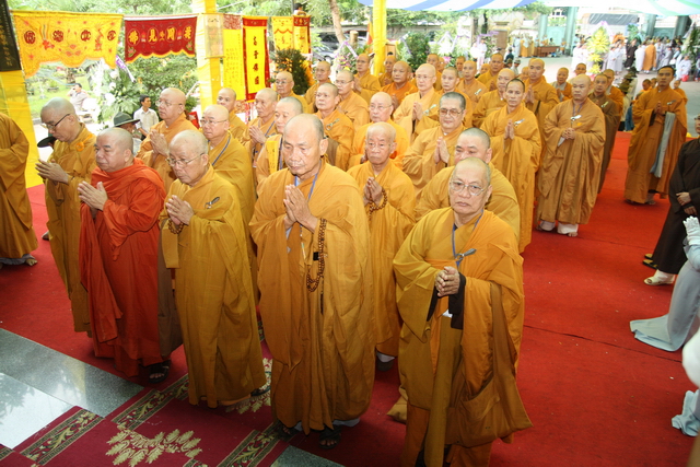 Chùm ảnh: Các đoàn viếng tang lễ HT. Thích Minh Châu - Sáng 04/09/2012