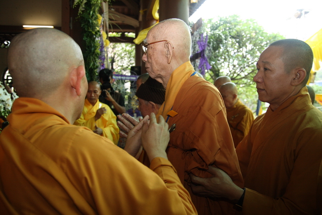 Chùm ảnh: Các đoàn viếng tang lễ HT. Thích Minh Châu - Sáng 04/09/2012