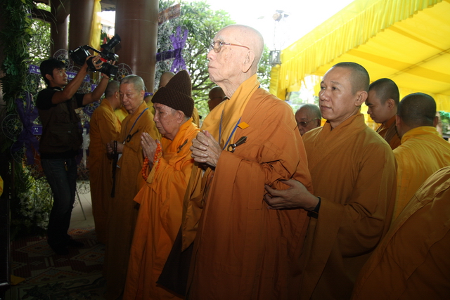 Chùm ảnh: Các đoàn viếng tang lễ HT. Thích Minh Châu - Sáng 04/09/2012