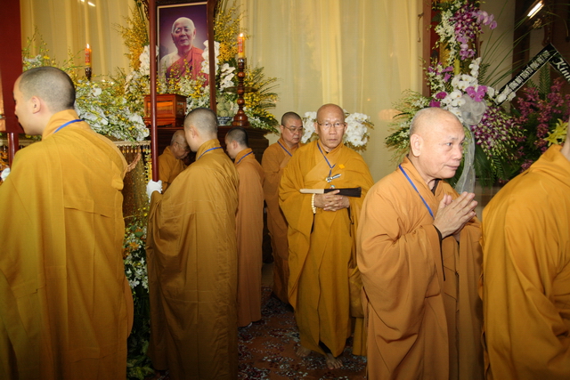 Chùm ảnh: Các đoàn viếng tang lễ HT. Thích Minh Châu - Sáng 04/09/2012