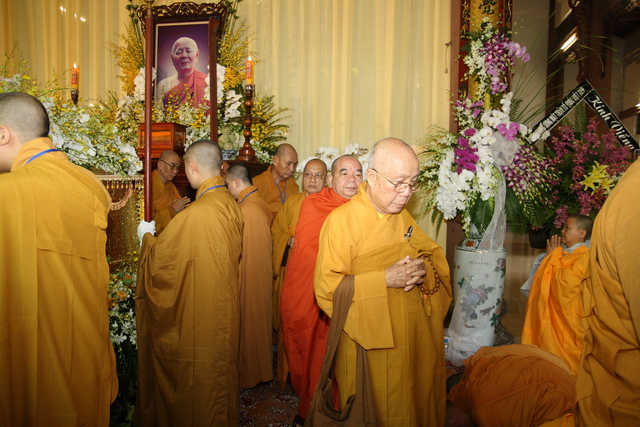 Chùm ảnh: Các đoàn viếng tang lễ HT. Thích Minh Châu - Sáng 04/09/2012