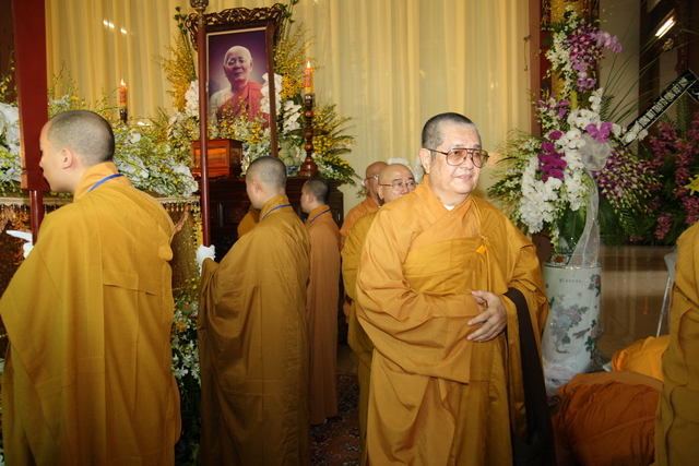 Chùm ảnh: Các đoàn viếng tang lễ HT. Thích Minh Châu - Sáng 04/09/2012