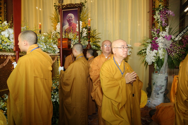 Chùm ảnh: Các đoàn viếng tang lễ HT. Thích Minh Châu - Sáng 04/09/2012