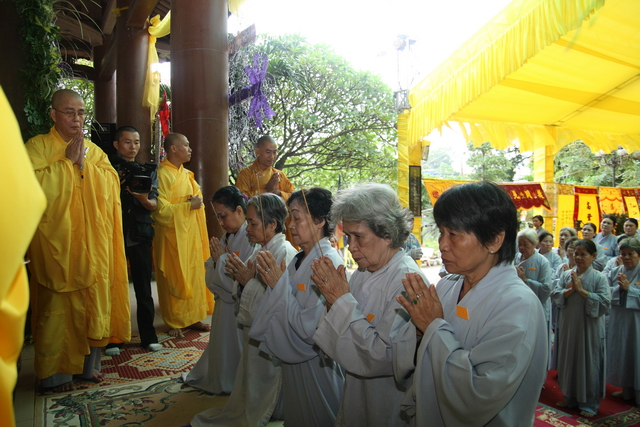 Chùm ảnh: Các đoàn viếng tang lễ HT. Thích Minh Châu - Sáng 04/09/2012