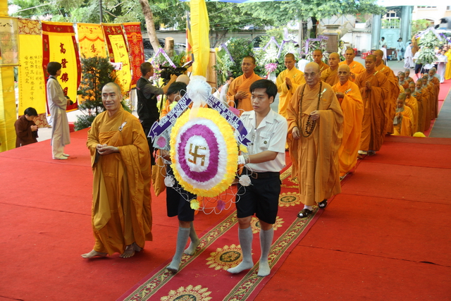 Chùm ảnh: Các đoàn viếng tang lễ HT. Thích Minh Châu - Sáng 04/09/2012