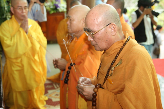 Chùm ảnh: Các đoàn viếng tang lễ HT. Thích Minh Châu - Sáng 04/09/2012