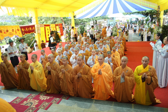 Chùm ảnh: Các đoàn viếng tang lễ HT. Thích Minh Châu - Sáng 04/09/2012