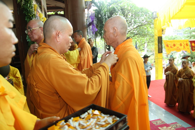 Chùm ảnh: Các đoàn viếng tang lễ HT. Thích Minh Châu - Sáng 04/09/2012