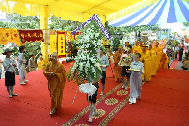 Chùm ảnh: Các đoàn viếng tang lễ HT. Thích Minh Châu - Sáng 04/09/2012