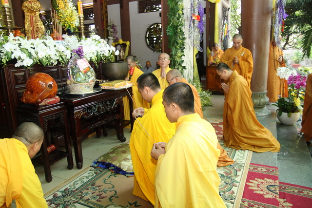 Chùm ảnh: Các đoàn viếng tang lễ HT. Thích Minh Châu - Sáng 04/09/2012