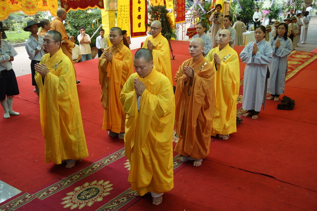 Chùm ảnh: Các đoàn viếng tang lễ HT. Thích Minh Châu - Sáng 04/09/2012