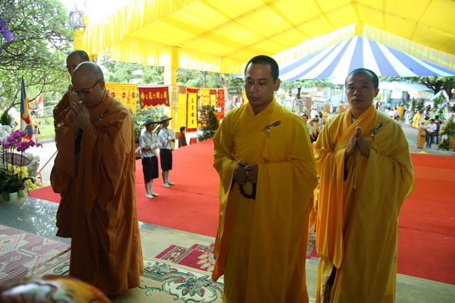 Chùm ảnh: Các đoàn viếng tang lễ HT. Thích Minh Châu - Sáng 04/09/2012