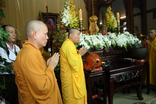 Chùm ảnh: Các đoàn viếng tang lễ HT. Thích Minh Châu - Sáng 04/09/2012