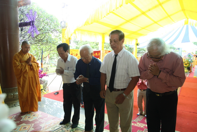 Chùm ảnh: Các đoàn viếng tang lễ HT. Thích Minh Châu - Sáng 04/09/2012