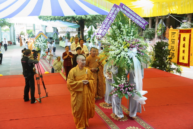 Chùm ảnh: Các đoàn viếng tang lễ HT. Thích Minh Châu - Sáng 04/09/2012