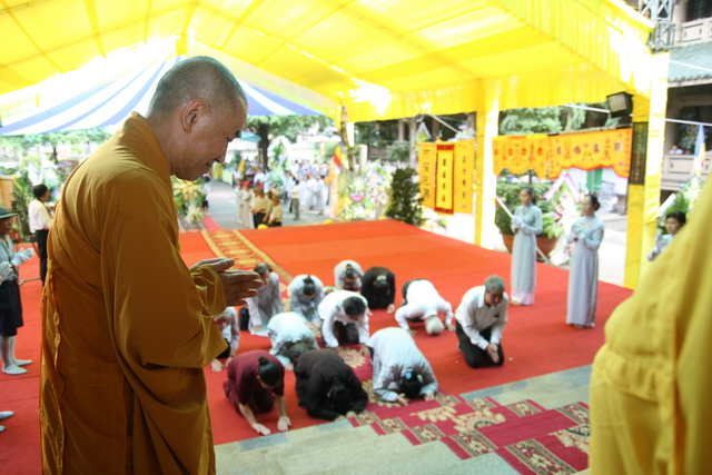 Chùm ảnh: Các đoàn viếng tang lễ HT. Thích Minh Châu - Sáng 04/09/2012
