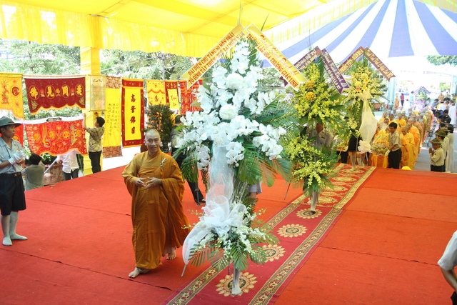 Chùm ảnh: Các đoàn viếng tang lễ HT. Thích Minh Châu - Sáng 04/09/2012