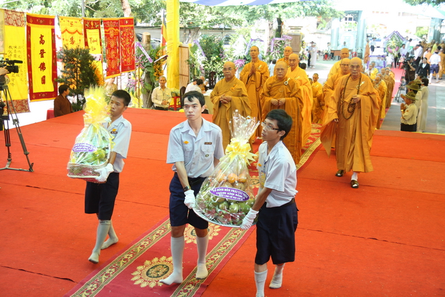 Chùm ảnh: Các đoàn viếng tang lễ HT. Thích Minh Châu - Sáng 04/09/2012