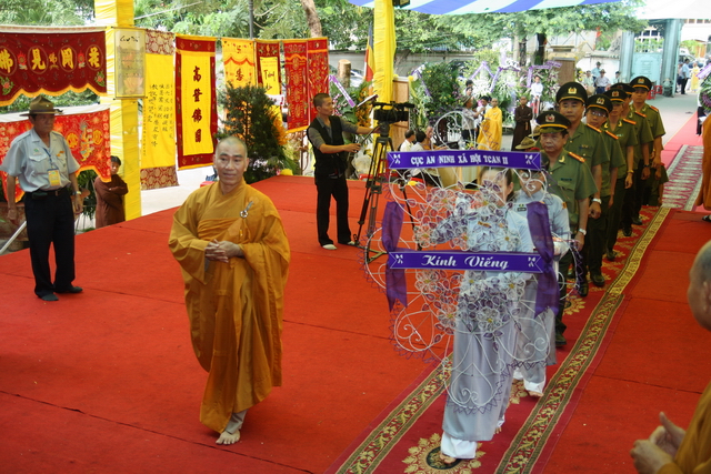 Chùm ảnh: Các đoàn viếng tang lễ HT. Thích Minh Châu - Sáng 04/09/2012
