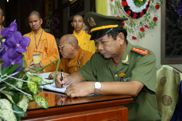 Chùm ảnh: Các đoàn viếng tang lễ HT. Thích Minh Châu - Sáng 04/09/2012