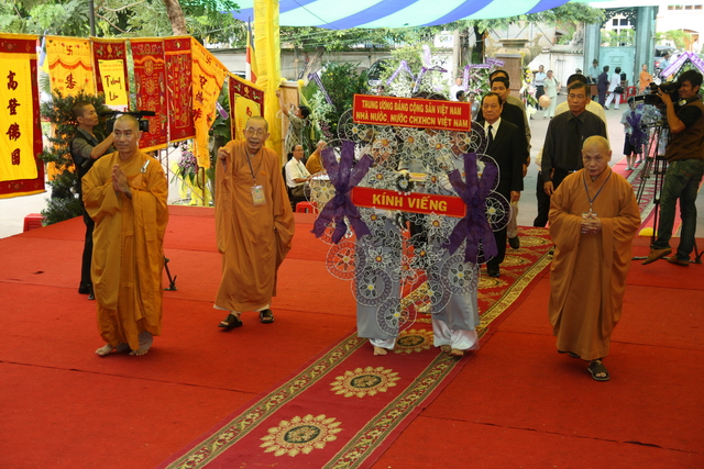 Chùm ảnh: Các đoàn viếng tang lễ HT. Thích Minh Châu - Sáng 04/09/2012
