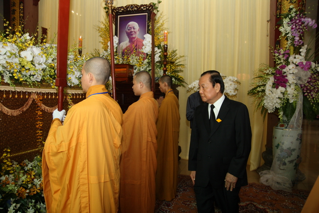 Chùm ảnh: Các đoàn viếng tang lễ HT. Thích Minh Châu - Sáng 04/09/2012