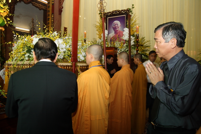 Chùm ảnh: Các đoàn viếng tang lễ HT. Thích Minh Châu - Sáng 04/09/2012