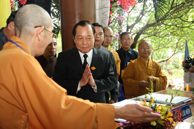 Chùm ảnh: Các đoàn viếng tang lễ HT. Thích Minh Châu - Sáng 04/09/2012