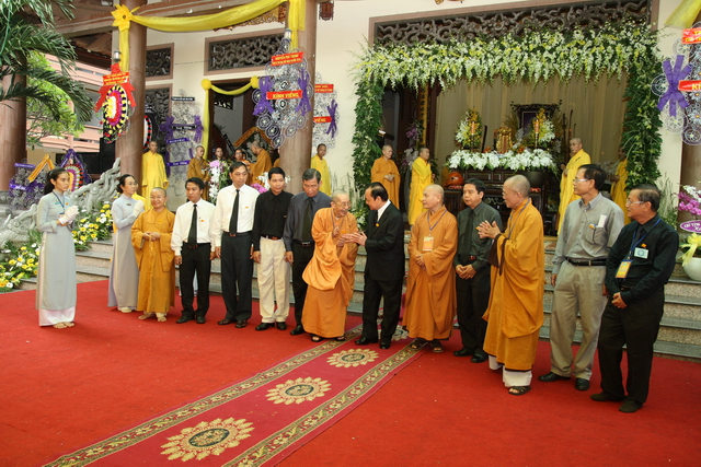 Chùm ảnh: Các đoàn viếng tang lễ HT. Thích Minh Châu - Sáng 04/09/2012