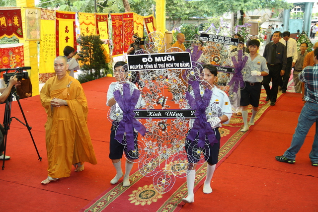Chùm ảnh: Các đoàn viếng tang lễ HT. Thích Minh Châu - Sáng 04/09/2012