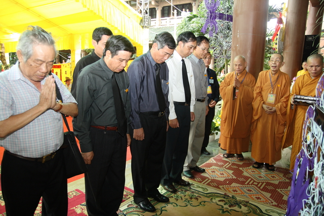 Chùm ảnh: Các đoàn viếng tang lễ HT. Thích Minh Châu - Sáng 04/09/2012