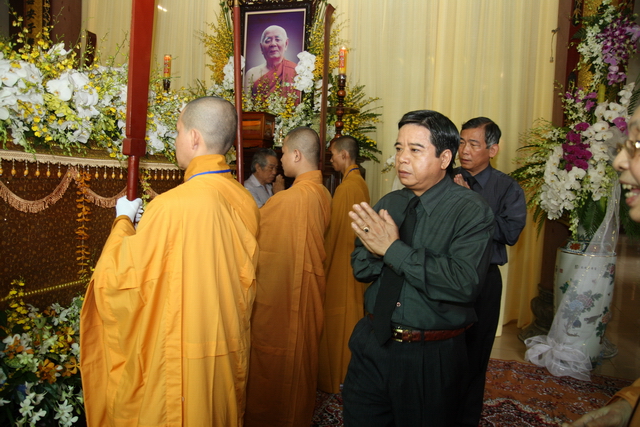 Chùm ảnh: Các đoàn viếng tang lễ HT. Thích Minh Châu - Sáng 04/09/2012