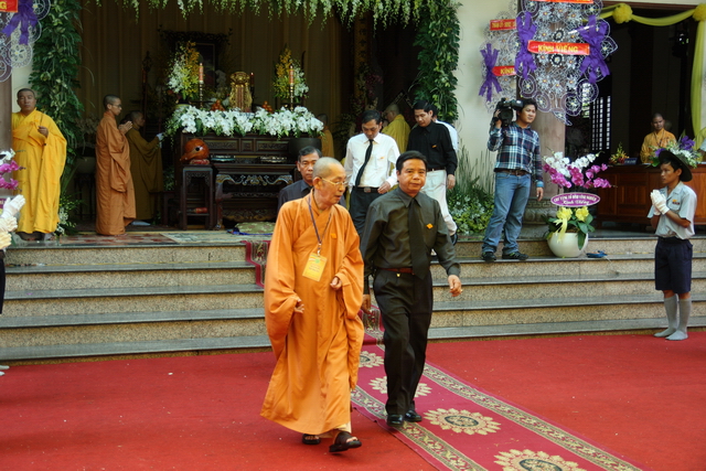 Chùm ảnh: Các đoàn viếng tang lễ HT. Thích Minh Châu - Sáng 04/09/2012