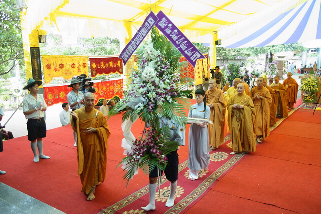 Chùm ảnh: Các đoàn viếng tang lễ HT. Thích Minh Châu - Sáng 04/09/2012