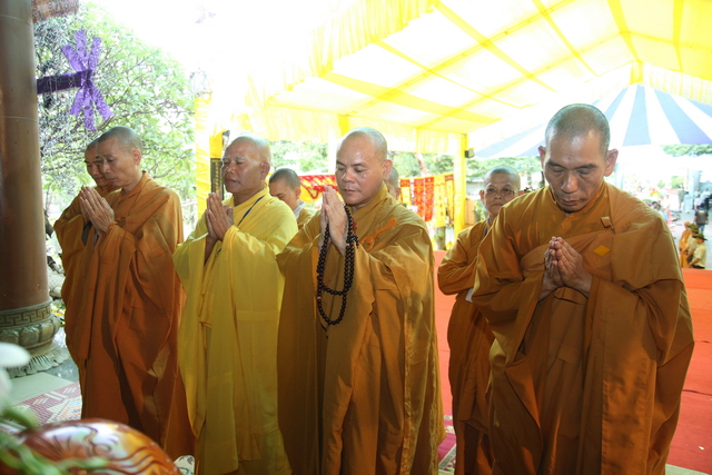 Chùm ảnh: Các đoàn viếng tang lễ HT. Thích Minh Châu - Sáng 04/09/2012