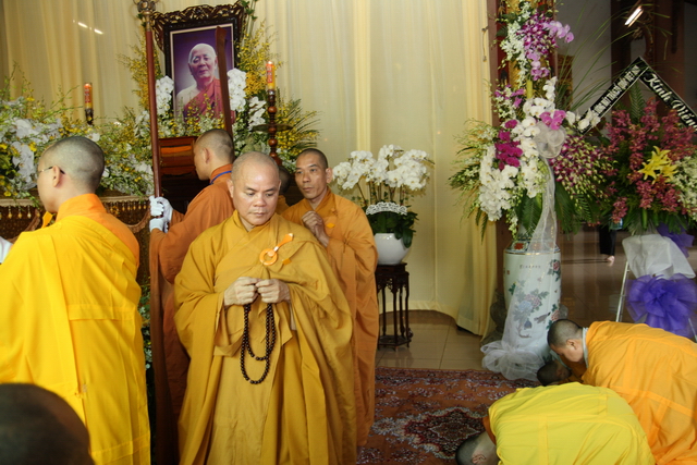 Chùm ảnh: Các đoàn viếng tang lễ HT. Thích Minh Châu - Sáng 04/09/2012