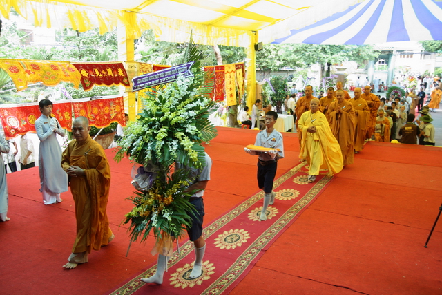Chùm ảnh: Các đoàn viếng tang lễ HT. Thích Minh Châu - Sáng 04/09/2012
