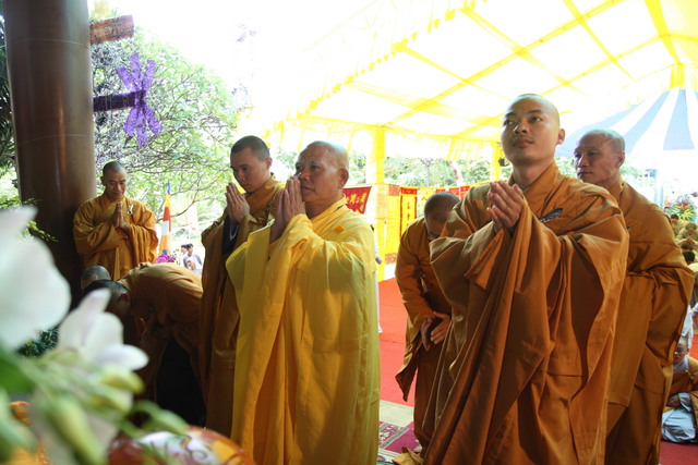 Chùm ảnh: Các đoàn viếng tang lễ HT. Thích Minh Châu - Sáng 04/09/2012