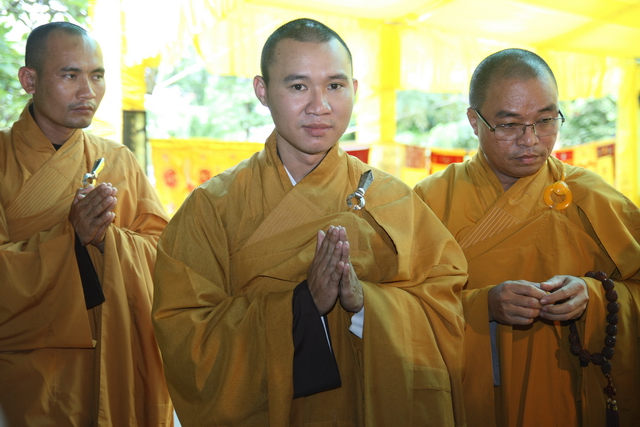 Chùm ảnh: Các đoàn viếng tang lễ HT. Thích Minh Châu - Sáng 04/09/2012