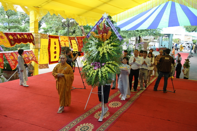 Chùm ảnh: Các đoàn viếng tang lễ HT. Thích Minh Châu - Sáng 04/09/2012